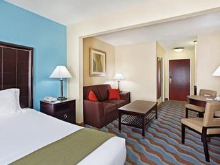 Hotel pic Comfort Inn & Suites Greenwood near University