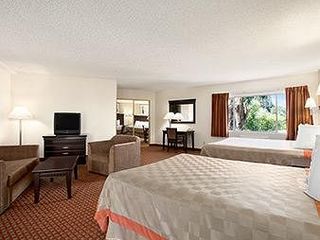 Фото отеля Days Inn & Suites by Wyndham Rancho Cordova