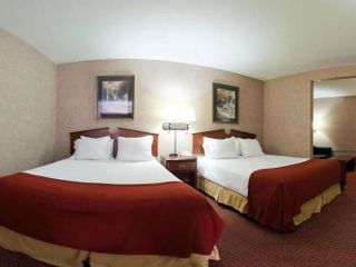 Фото отеля Holiday Inn Express Hotel & Suites Deadwood-Gold Dust Casino, an IHG H