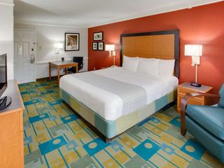 Hotel pic La Quinta Inn by Wyndham Pittsburgh Airport