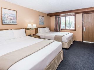 Фото отеля Days Inn by Wyndham West Allis/Milwaukee