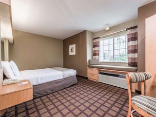 Фото отеля Microtel Inn & Suites by Wyndham West Chester