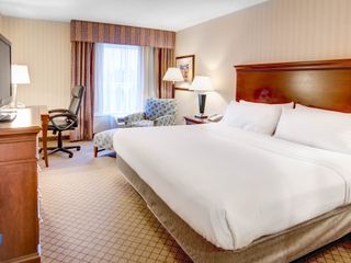 Фото отеля Holiday Inn Express & Suites West Long Branch - Eatontown, an IHG Hote