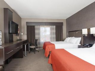 Фото отеля Holiday Inn Express Hotel And Suites Columbus Edinburgh