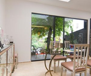 Studios Paris Bed & Breakfast - Le jardin de Montmartre Paris France