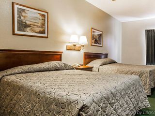 Фото отеля Econo Lodge Inn & Suites Granite City