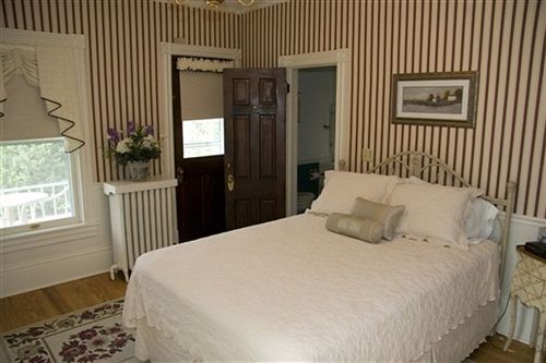 Photo of White Hall Manor Bed & Breakfa
