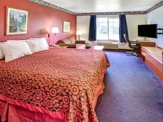Hotel pic Days Inn & Suites by Wyndham Gresham