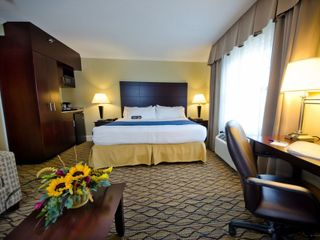 Фото отеля Holiday Inn Express and Suites Merrimack, an IHG Hotel