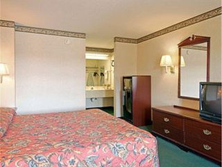 Hotel pic Days Inn & Suites by Wyndham Fort Valley