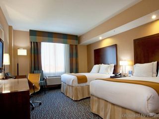 Фото отеля Holiday Inn Express Jacksonville Beach, an IHG Hotel