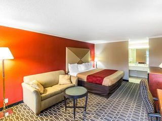 Hotel pic Econo Lodge Near Fort Stewart On site Restaurant and Bar, Extended sta