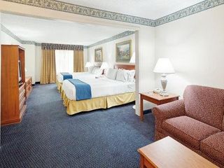 Фото отеля Holiday Inn Express Hotel & Suites Lancaster