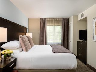 Hotel pic Staybridge Suites Chantilly Dulles Airport, an IHG Hotel