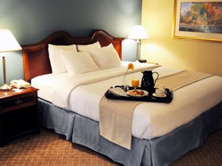 Фото отеля Holiday Inn Cleveland-Mayfield, an IHG Hotel