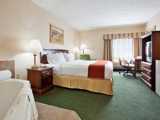 Фото отеля Holiday Inn Express Mount Pleasant- Scottdale, an IHG Hotel