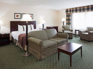 Фото отеля Holiday Inn Conference Center Marshfield, an IHG Hotel