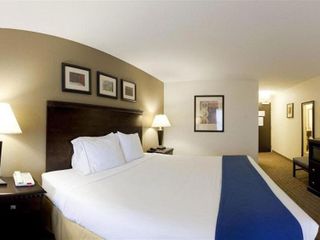 Фото отеля Holiday Inn Express & Suites Moultrie, an IHG Hotel