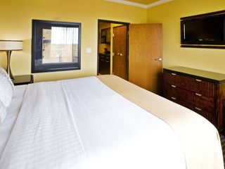 Фото отеля Holiday Inn & Suites McKinney - N Allen, an IHG Hotel
