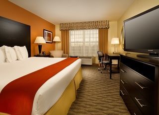 Фото отеля Holiday Inn Express & Suites Manassas, an IHG Hotel