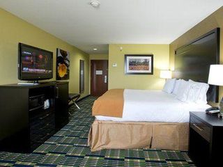Фото отеля Holiday Inn Express & Suites Morrilton, an IHG Hotel