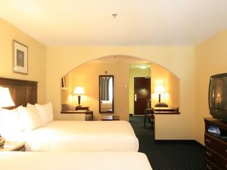 Фото отеля Holiday Inn Express Hotel & Suites Middleboro Raynham, an IHG Hotel