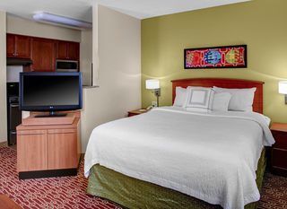 Фото отеля TownePlace Suites Cleveland Airport