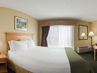 Фото отеля Holiday Inn Express Munising-Lakeview Hotel
