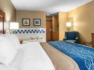 Hotel pic Comfort Inn & Suites Napoleon