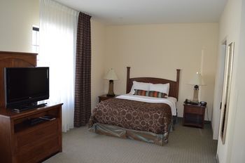 Staybridge Suites Milwaukee West-Oconomowoc, an IHG Hotel