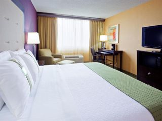 Фото отеля Holiday Inn Hotel & Suites Parsippany/Fairfield, an IHG Hotel