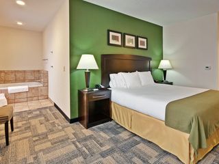 Фото отеля Holiday Inn Express Pekin - Peoria Area, an IHG Hotel