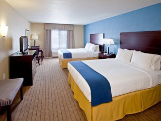 Фото отеля Holiday Inn Express Hotel & Suites Shelbyville, an IHG Hotel