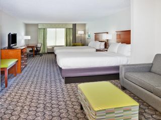 Фото отеля Holiday Inn Express Phenix City-Fort Benning, an IHG Hotel