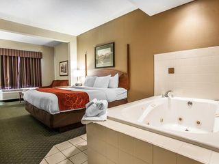 Hotel pic Comfort Suites Milwaukee Airport