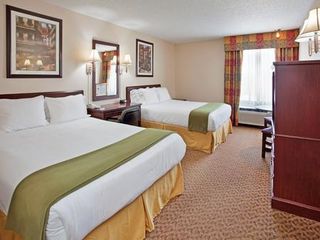 Фото отеля Holiday Inn Express Osage Beach - Lake of the Ozarks, an IHG Hotel