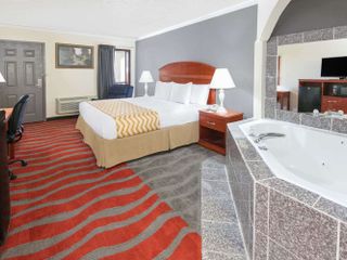 Фото отеля Travelodge Inn & Suites by Wyndham Norman