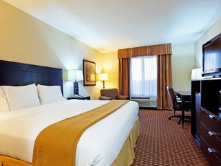 Фото отеля Holiday Inn Express & Suites Ozona, an IHG Hotel