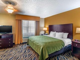 Hotel pic Quality Suites Addison-Dallas