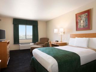 Фото отеля Travelodge by Wyndham Pecos