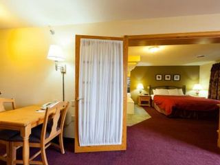 Фото отеля Country Inn & Suites by Radisson, Port Washington, WI