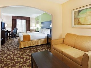 Фото отеля Holiday Inn Express & Suites Reidsville, an IHG Hotel