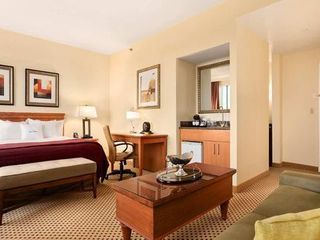 Фото отеля DoubleTree by Hilton Hotel St. Louis - Chesterfield