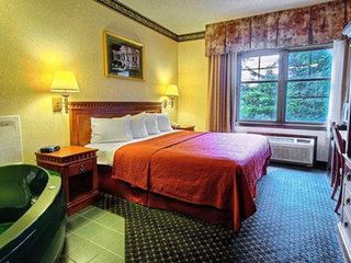 Фото отеля Econo Lodge Glens Falls - Lake George