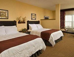 Six Flags Lodge & Indoor Waterpark - Park Access Included Queensbury United States