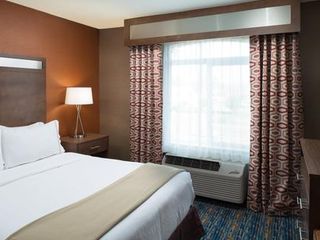 Фото отеля Holiday Inn Express Rocklin - Galleria Area, an IHG Hotel