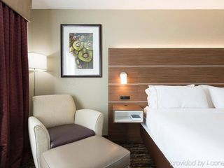 Фото отеля Holiday Inn Express & Suites Walterboro, an IHG Hotel