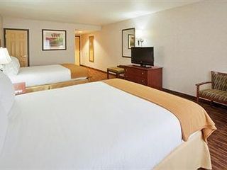 Фото отеля Holiday Inn Express Yreka-Shasta Area, an IHG Hotel