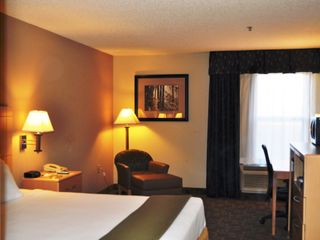 Фото отеля SureStay Plus Hotel by Best Western Roanoke Rapids I-95
