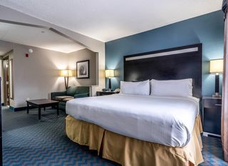 Фото отеля Holiday Inn Express & Suites Roanoke Rapids, an IHG Hotel